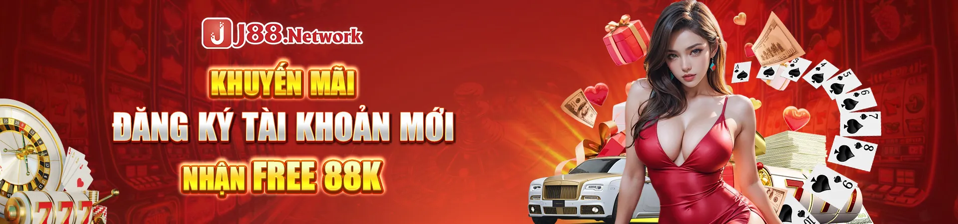 Người phụ nữ đăng ký tài khoản 77win APK trên điện thoại